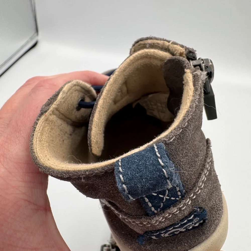 UGG Boys Girls Baby Size 4 / 5 Kids Brown Winter Boots Shoes